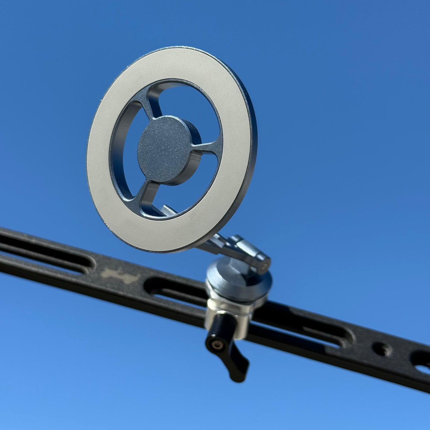 MOPAR ダッシュボード用 マルチアクセサリーレール (スマホホルダー) (2024+ JL/JT)