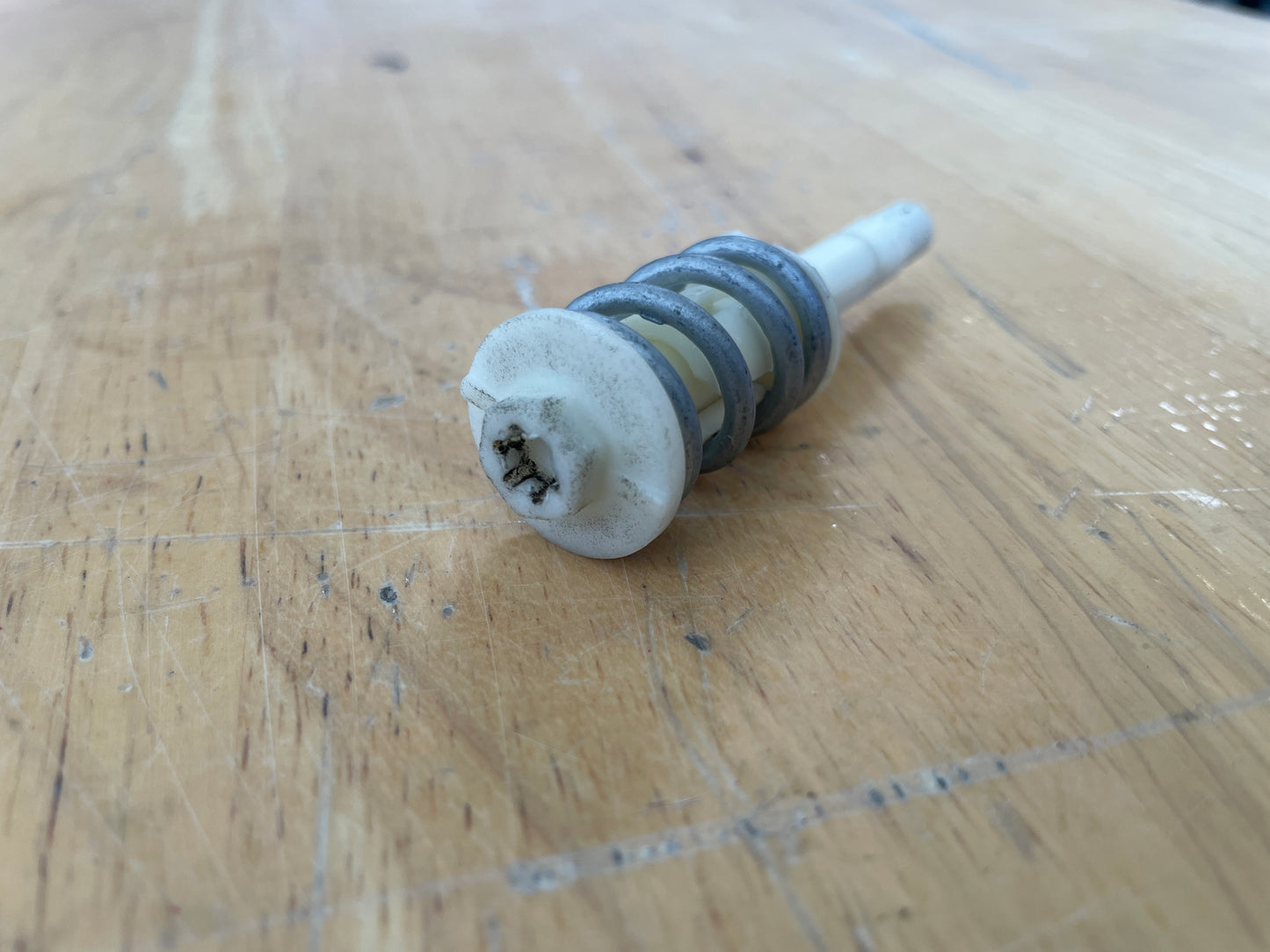 MOPAR 純正 テールライトマウントボルト (JL)