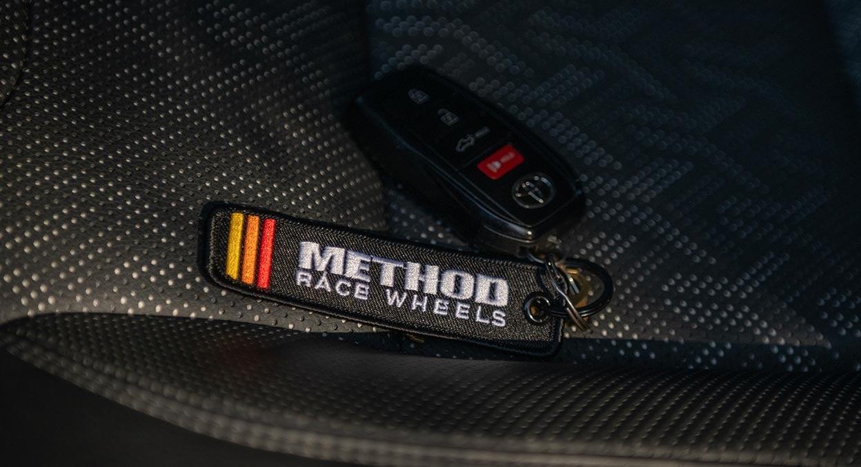 Method メソッド Classic Stripes Logo Keychain Black