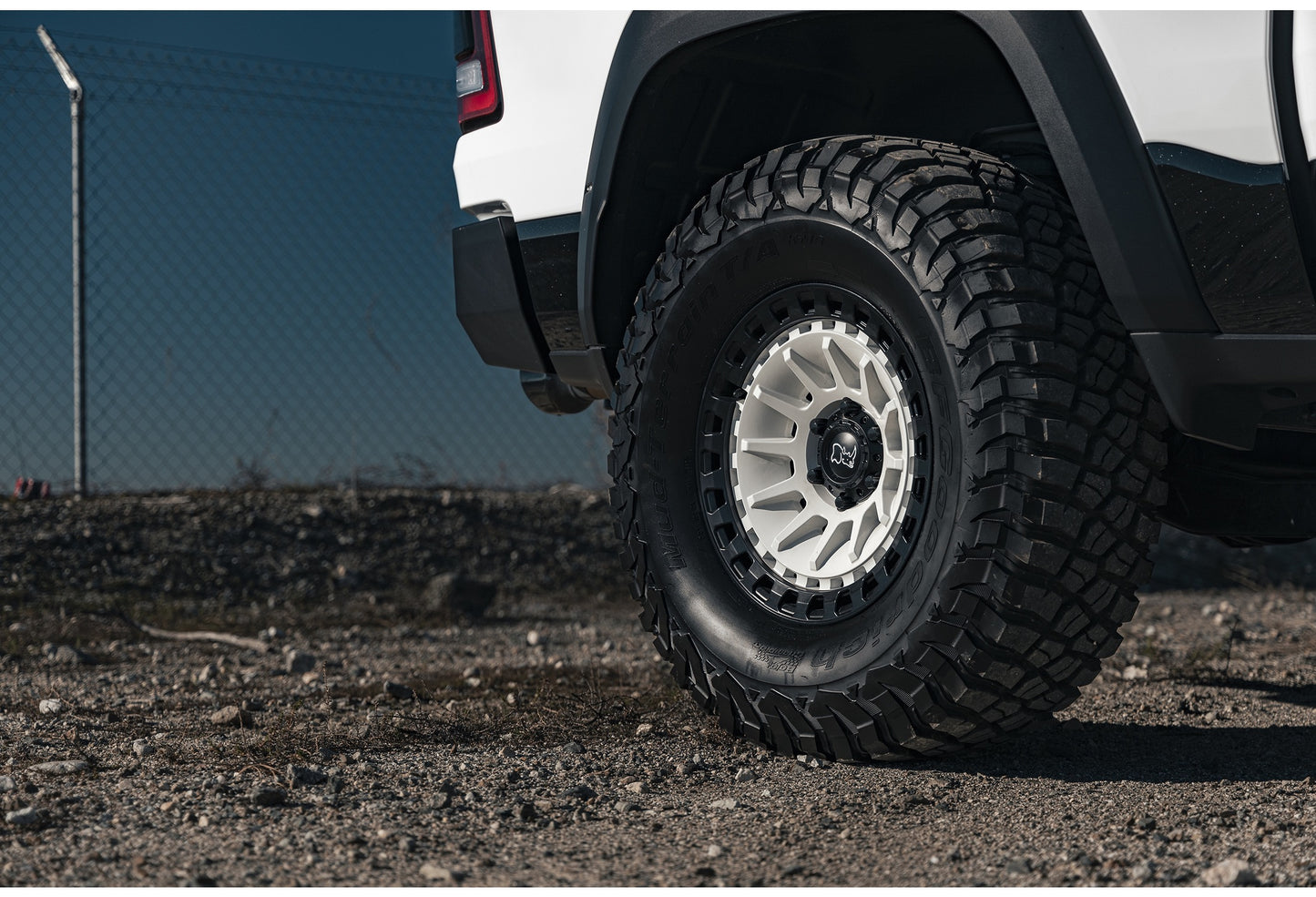 BLACK RHINO ブラックライノ ホイール BARRAGE | GLOSS WHITE ON MATTE BLACK