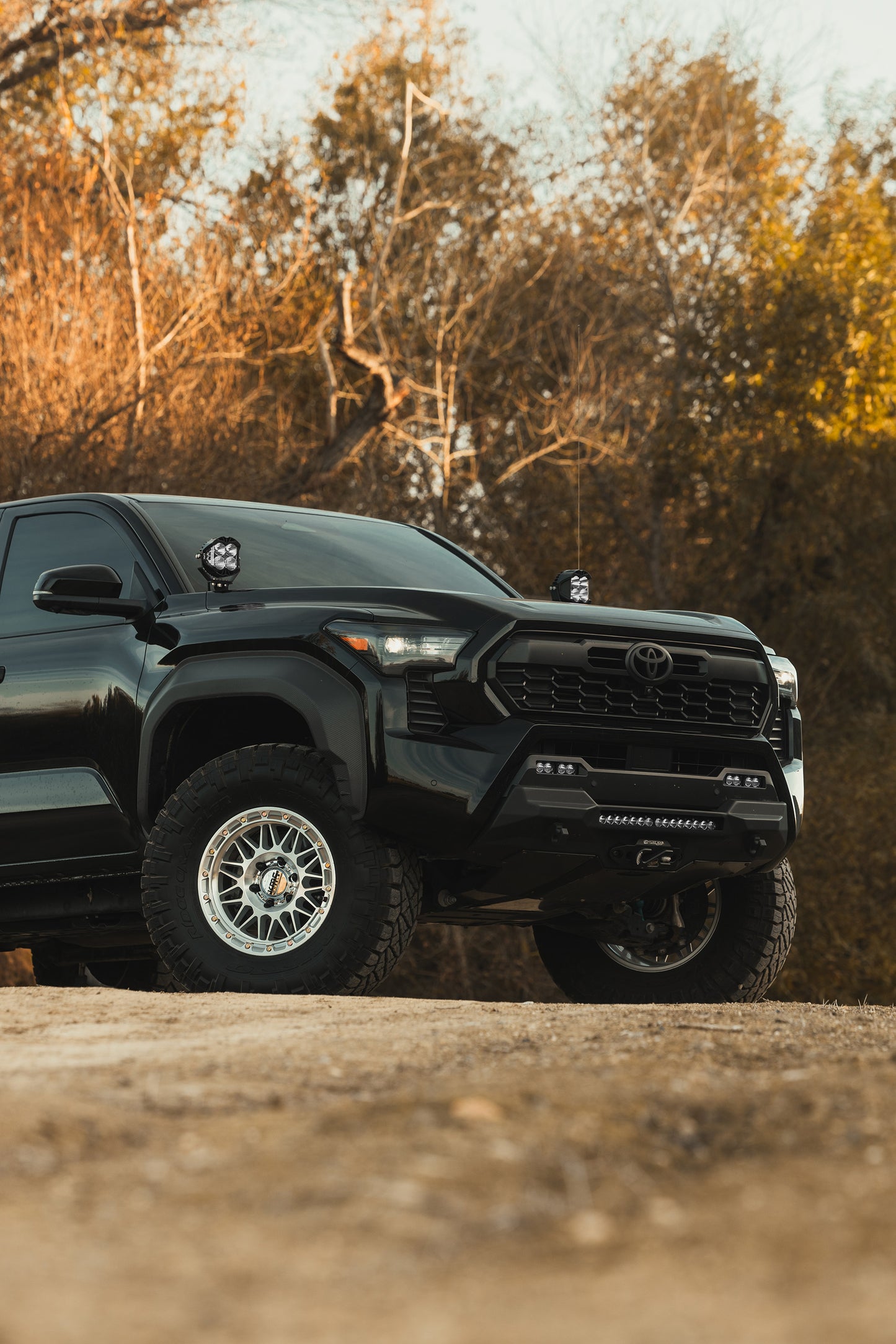 KMC ホイール KM555 ATTACK | GLOSS SILVER W/ MACHINED FACE