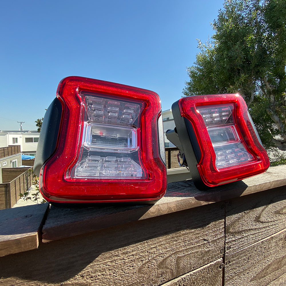 MOPAR純正 日本仕様 テールライト (LED / ハロゲン) (JLラングラー)