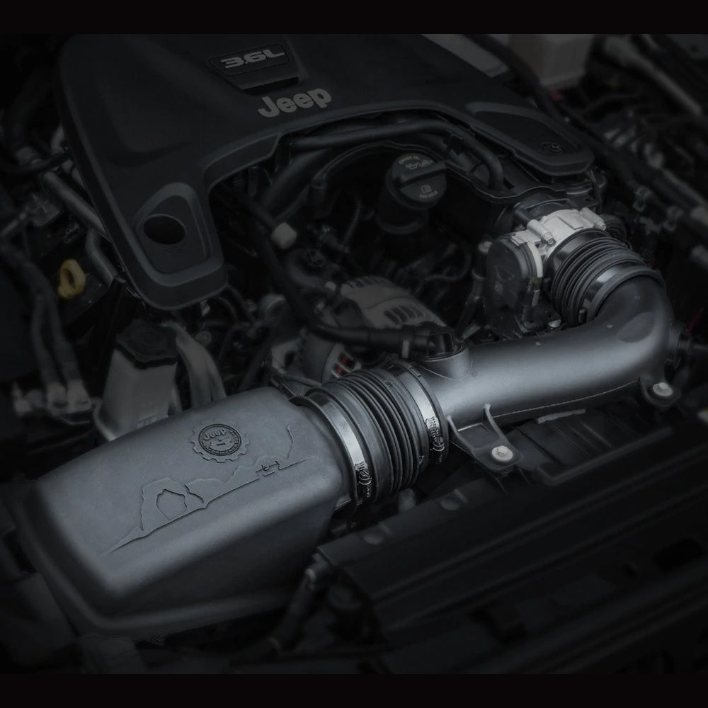 MOPAR純正 コールドエアーインテイク キットです。 3.6Lエンジン用