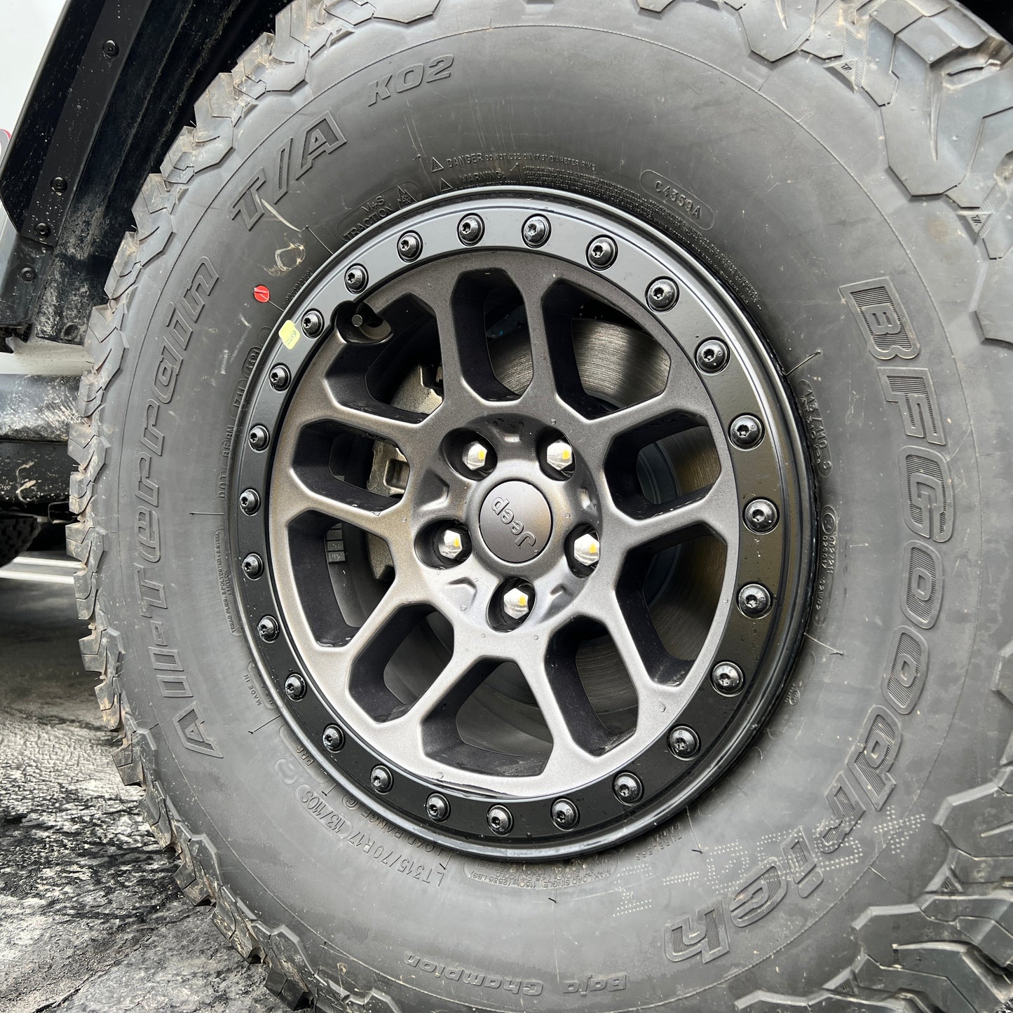 MOPAR 純正 エクストリーム レコン仕様 ビードロック ホイール (JL/JT専用)