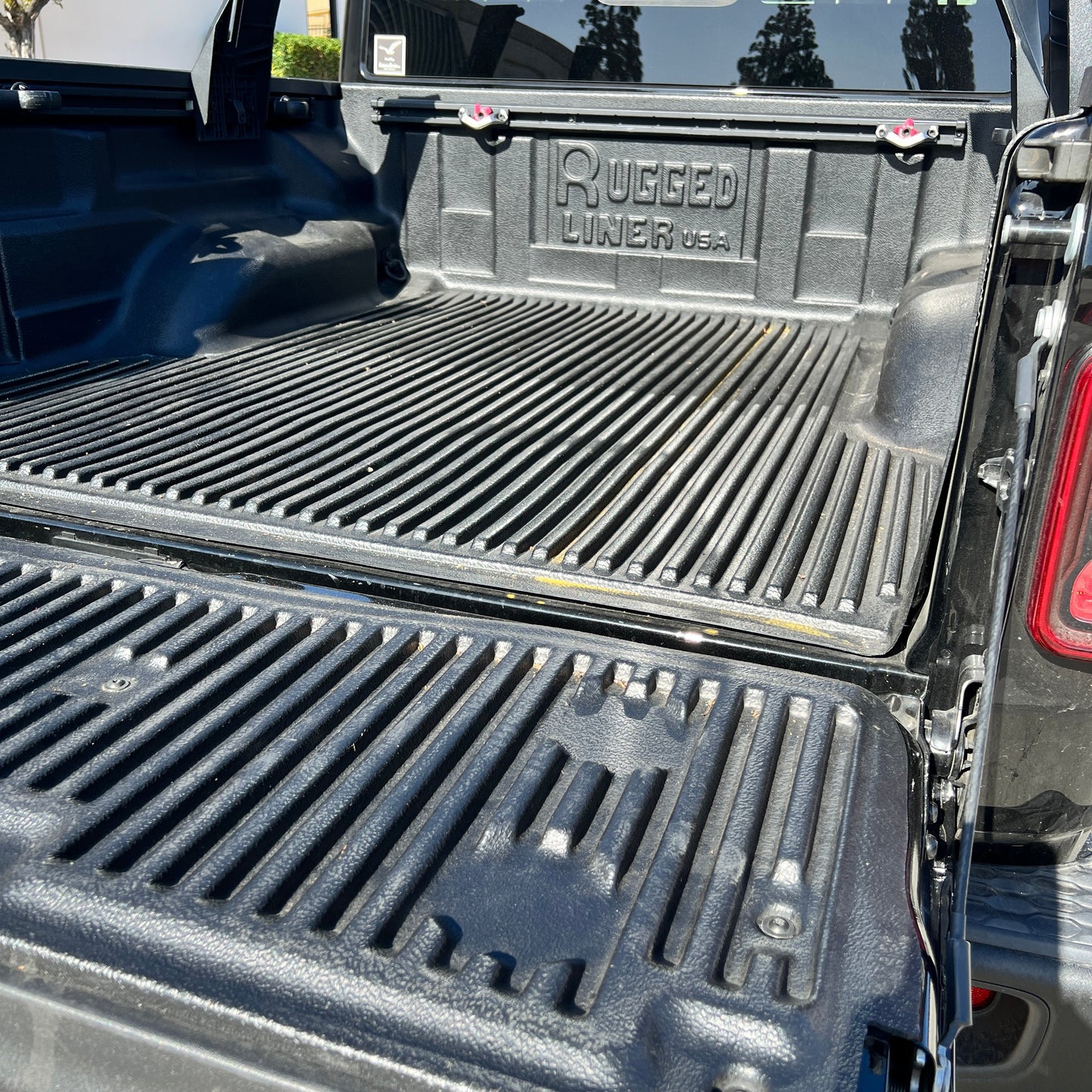 Rugged Liner USA ラゲッドライナー ドロップインベッドライナー (JTグラディエーター)