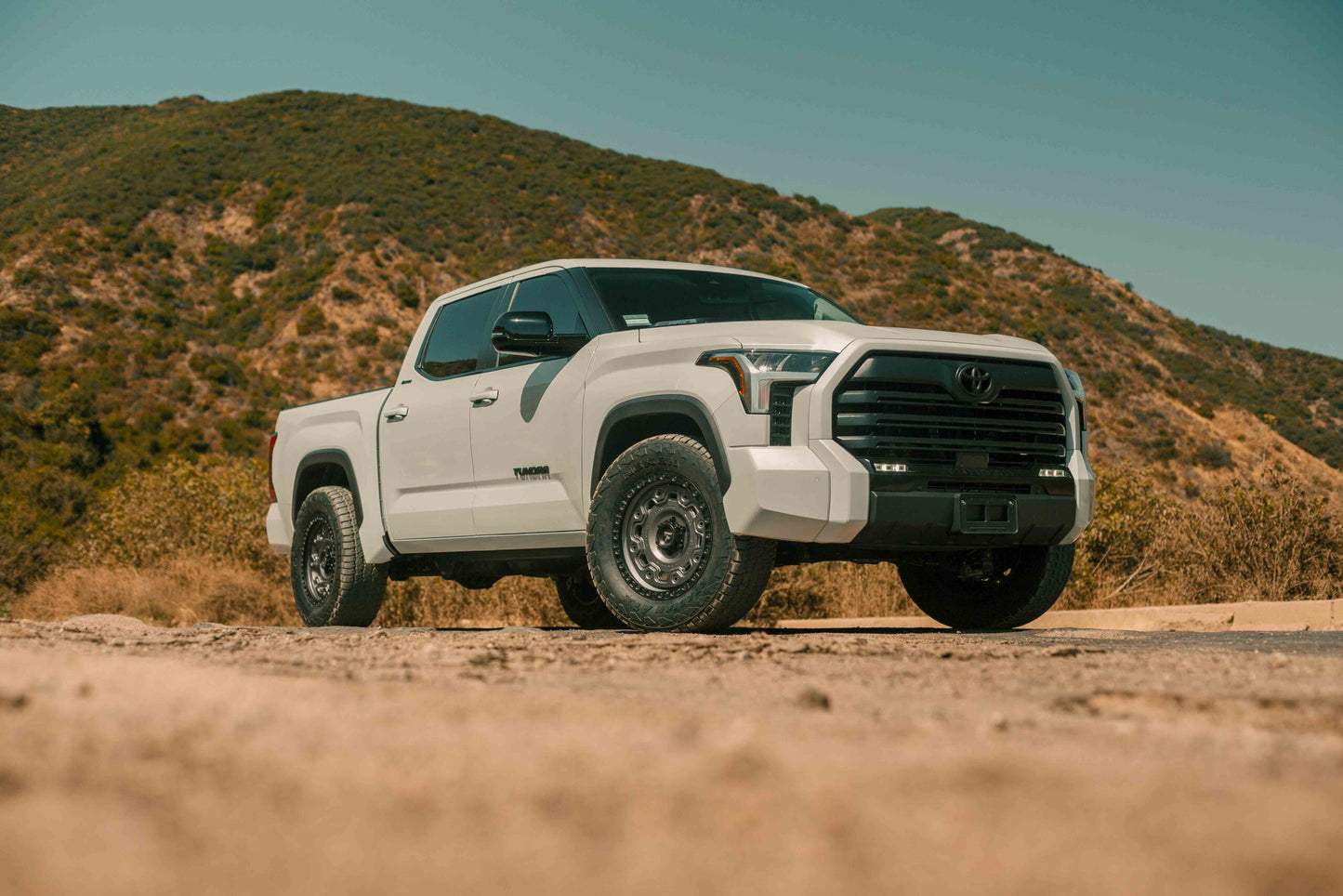 Fittipaldi Off Road FT100AB | SATIN ANTHRACITE WITH SATIN BLACK LIP