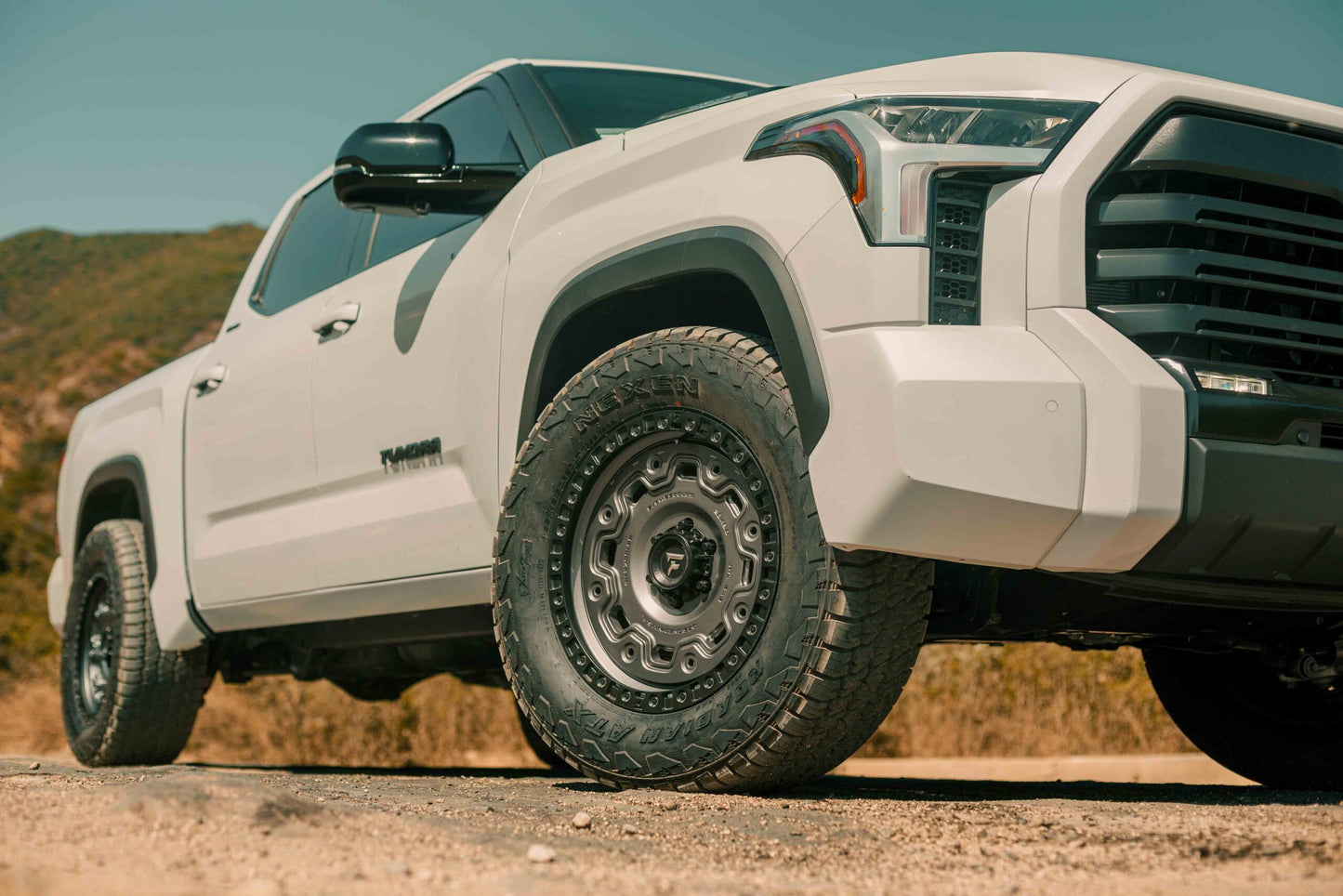 Fittipaldi Off Road FT100AB | SATIN ANTHRACITE WITH SATIN BLACK LIP