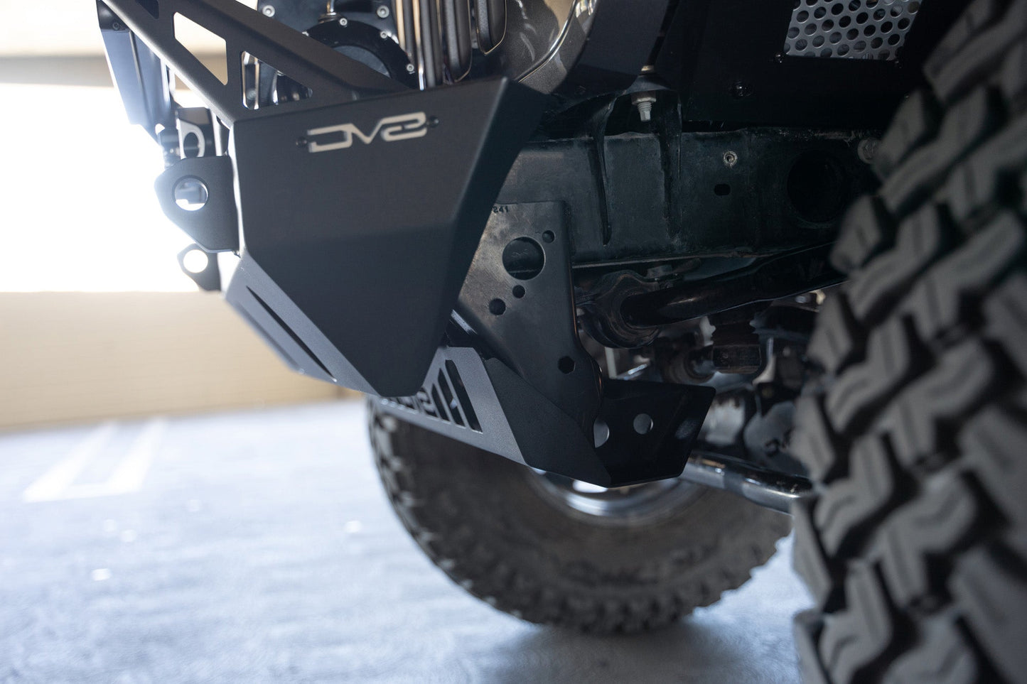 DV8 Offroad スウェイバーディスコネクト スキッドプレート (JL/JT)
