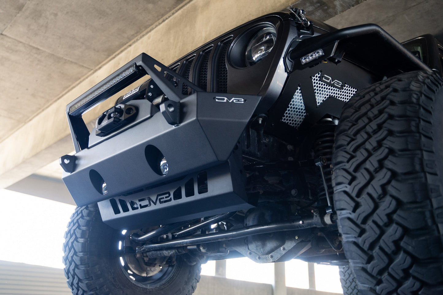 DV8 Offroad スウェイバーディスコネクト スキッドプレート (JL/JT)