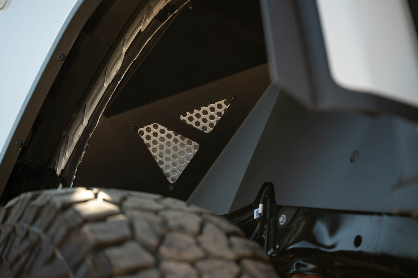 DV8 Offroad リアインナーフェンダー (JL 2018-2025)