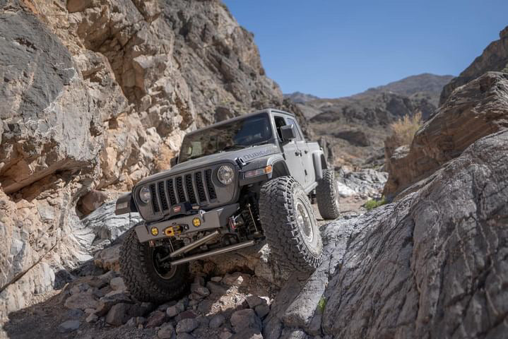 Motobilt モトビルト クラッシャーシリーズ HD フロントバンパー (JL/JT)