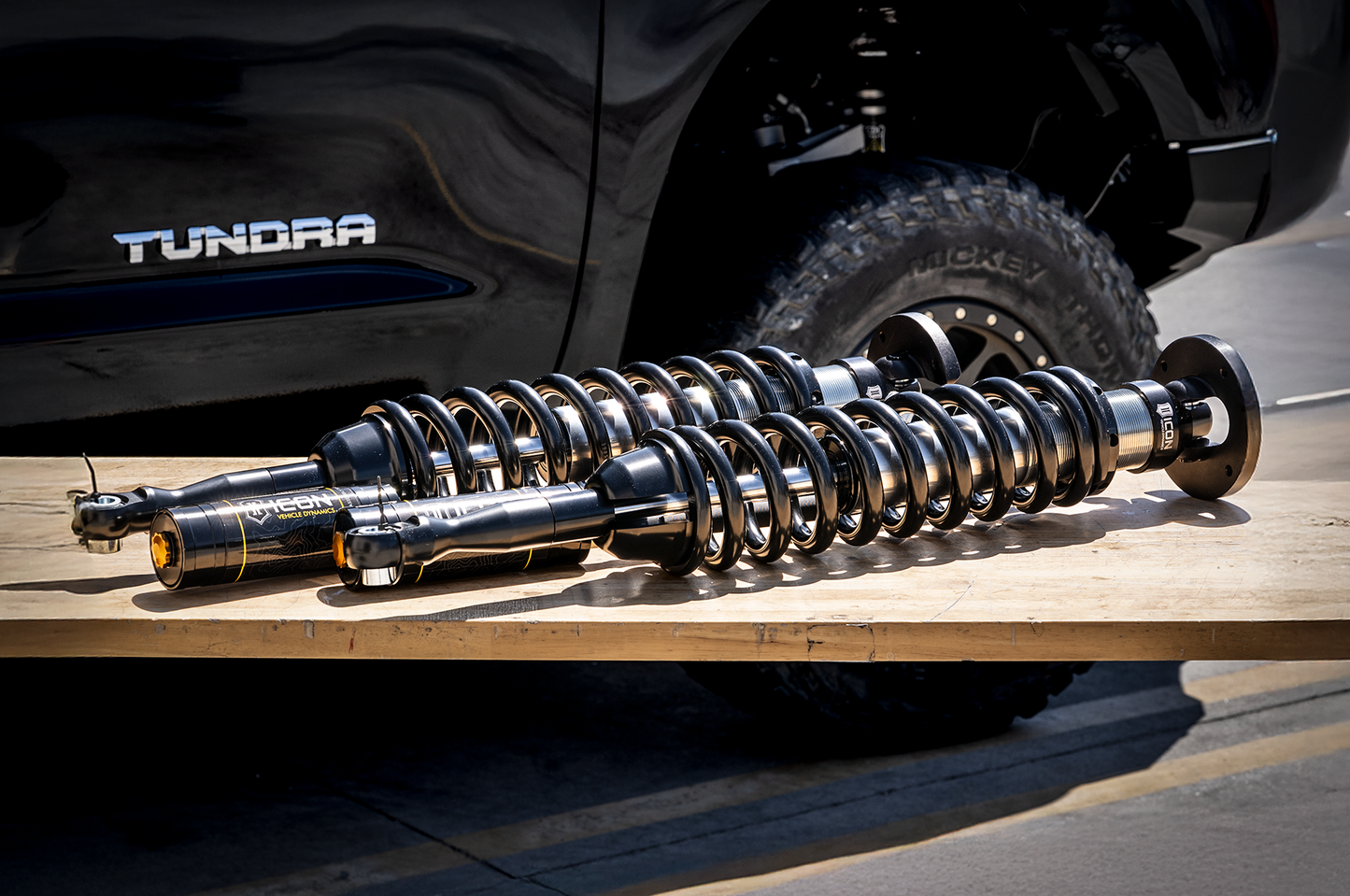 ICON VEHICLE DINAMICS アイコン ビークルダイナミクス ProComp 6インチリフト用 2.5 VS RR/CDCV コイルオーバー (2nd タンドラ)