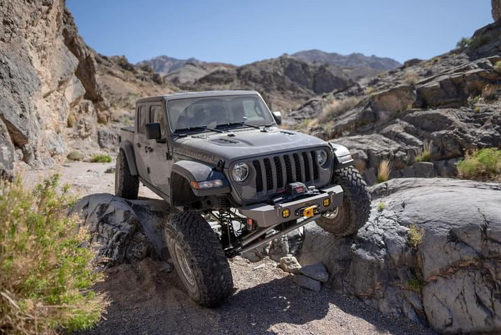 Motobilt モトビルト クラッシャーシリーズ HD フロントバンパー (JL/JT)