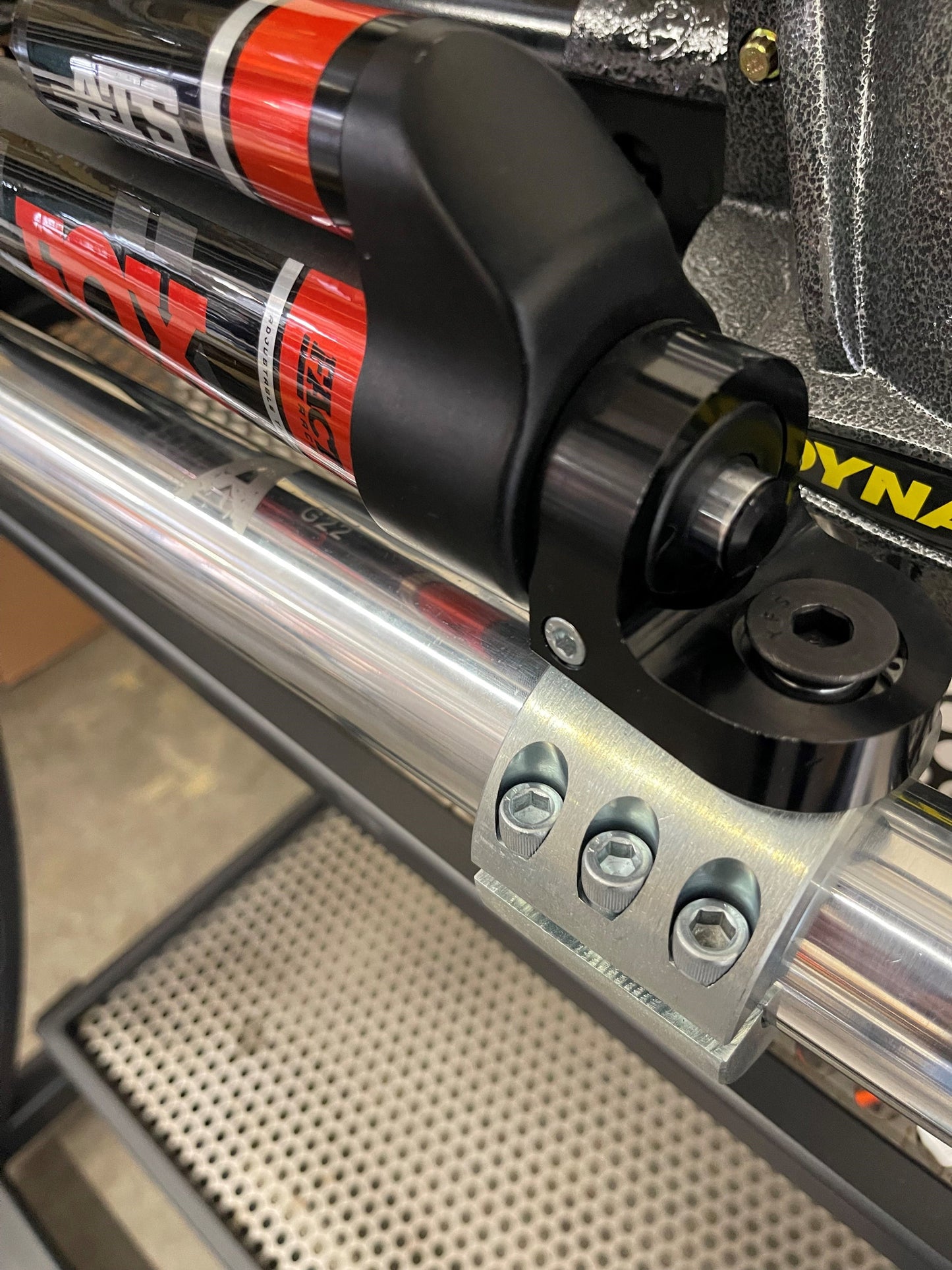 Apex Chassis 2インチタイロッド用 FOX ATS スタビライザー用 クランプ (JL/JT/JK)