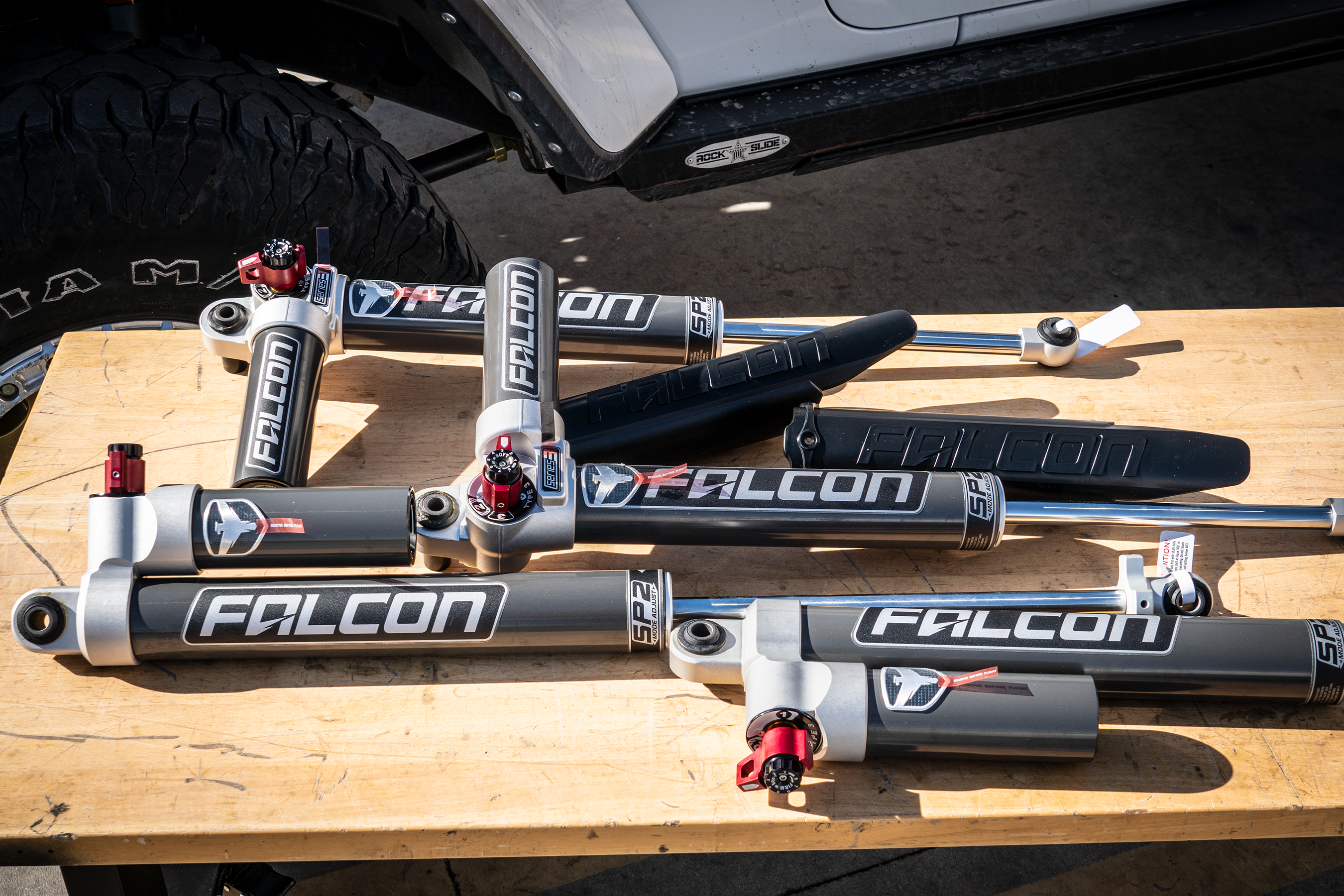 テラフレックス(Teraflex)JK 2ドア: ファルコン シリーズ 2.1 モノチューブ ショック キット (3-3.5” リフト)(SKU02-01-21-400-253) Teraflex テラフレックス Falcon Shock SP2 3.3 Fast Adjust Piggyback