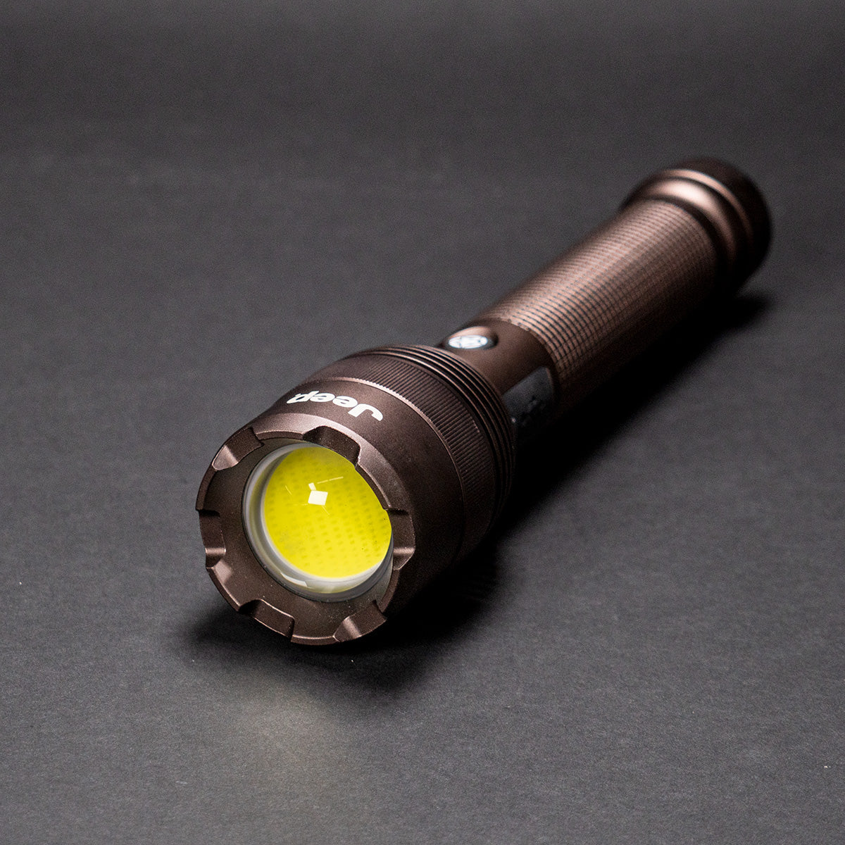 Jeep × Energizer ハイルーメン メタル充電式LEDフラッシュライト