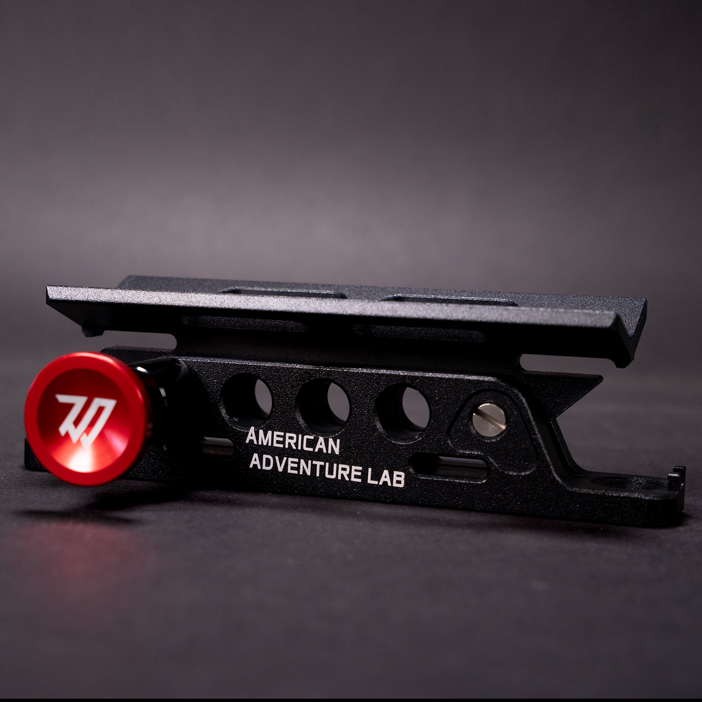 American Adventure Lab C ピラー 車載消火器 取付けブラケット (JLラングラー 4ドア専用)