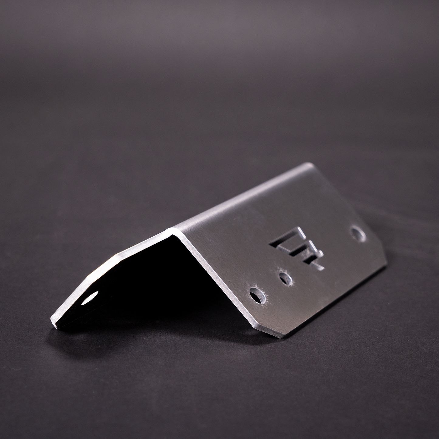 American Adventure Lab C ピラー 車載消火器 取付けブラケット (JLラングラー 4ドア専用)