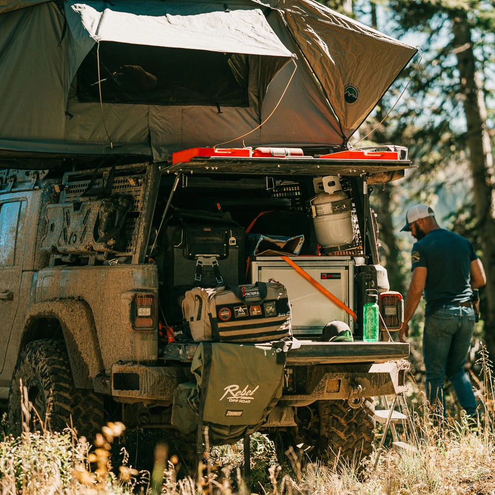 Rebel OFF ROAD XPLOR ベッドラック (JTグラディエーター)