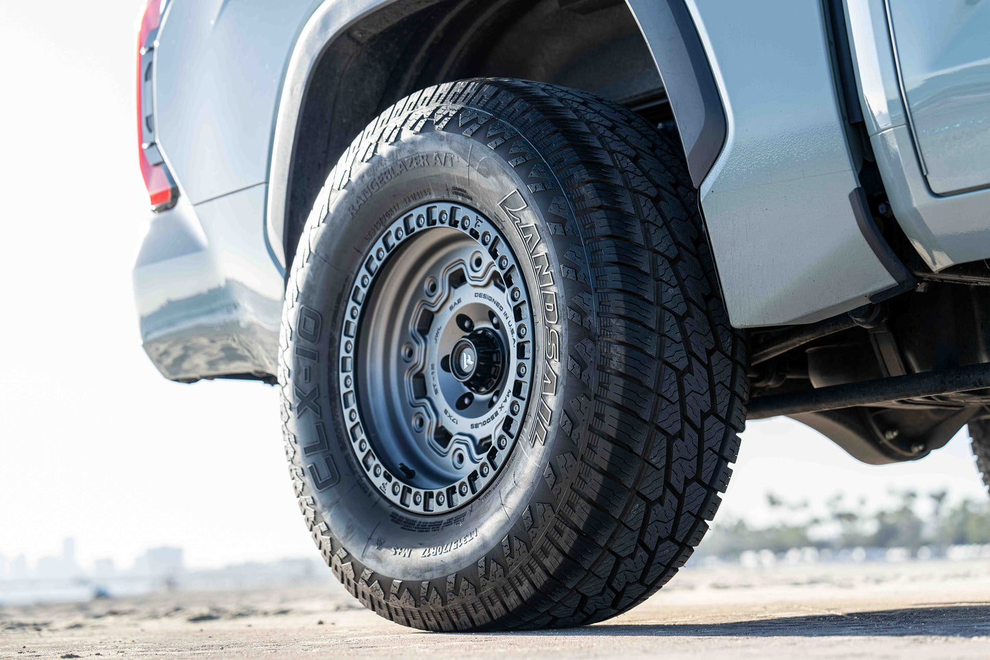 Fittipaldi Off Road FT100AB | SATIN ANTHRACITE WITH SATIN BLACK LIP