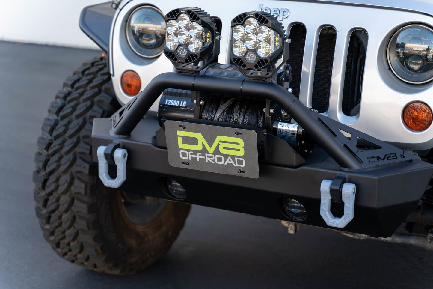 DV8 Offroad 跳ね上げ式ナンバープレートブラケット（フェアリード用）