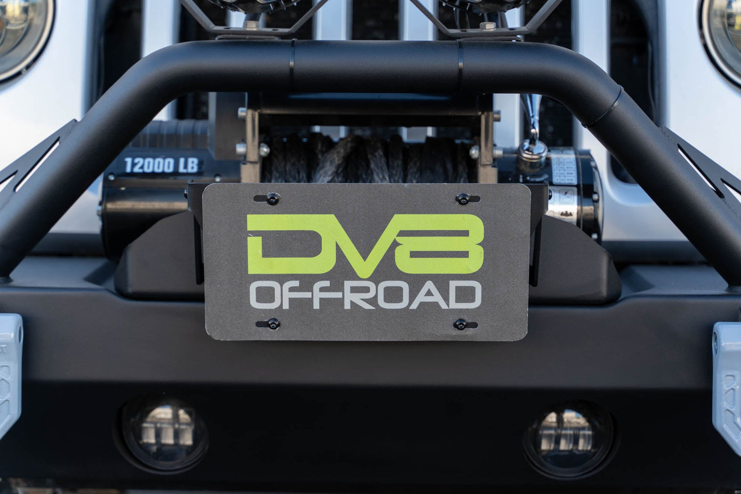 DV8 Offroad 跳ね上げ式ナンバープレートブラケット（フェアリード用）