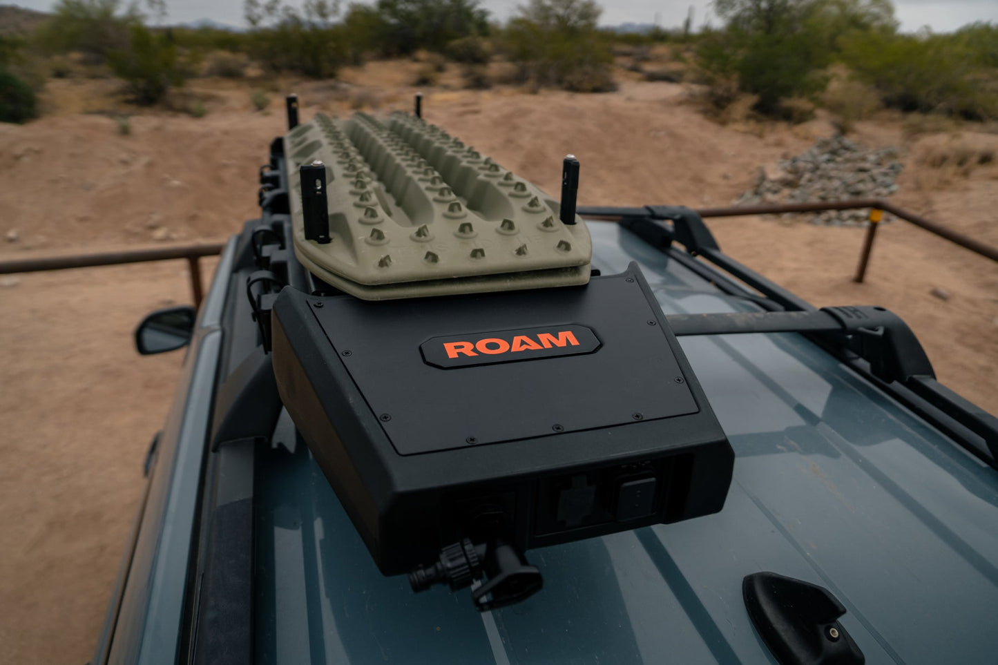 Roam Adventure 8.5ガロン(32L) 電動ポンプ付 ウォータータンク (トラクションボードマウント付)