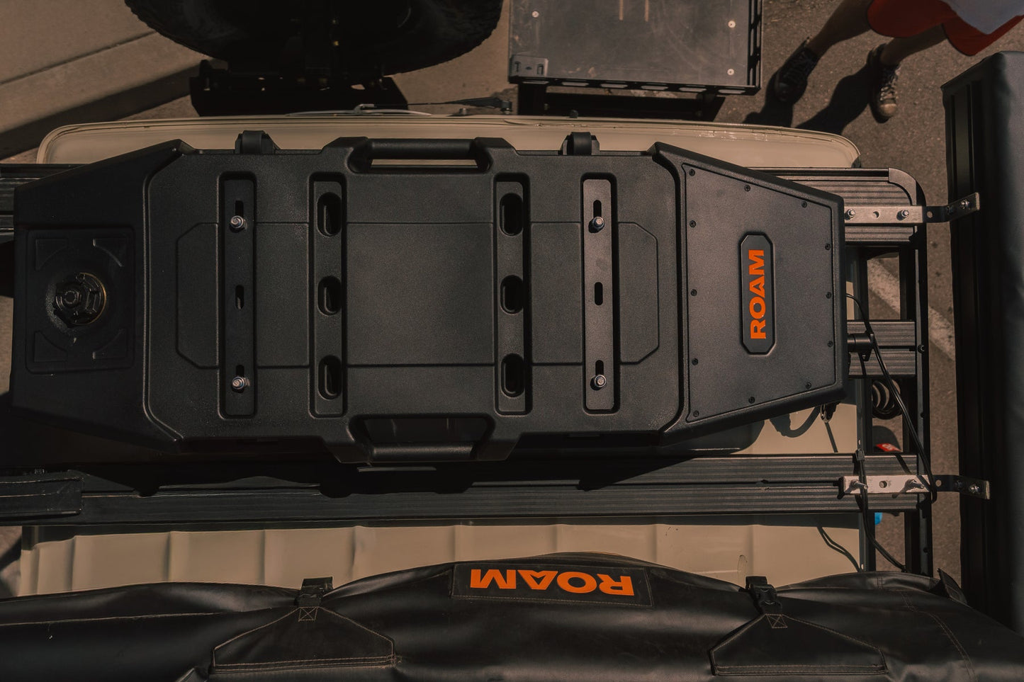 Roam Adventure 9.5ガロン(36L) 電動ポンプ付 ウォータータンク (ルーフラック対応)