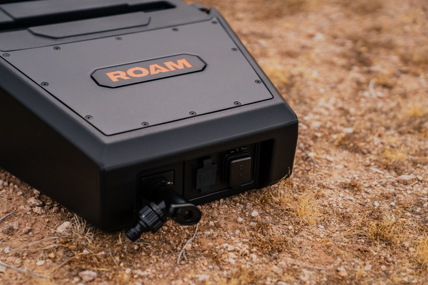 Roam Adventure 8.5ガロン(32L) 電動ポンプ付 ウォータータンク (トラクションボードマウント付)