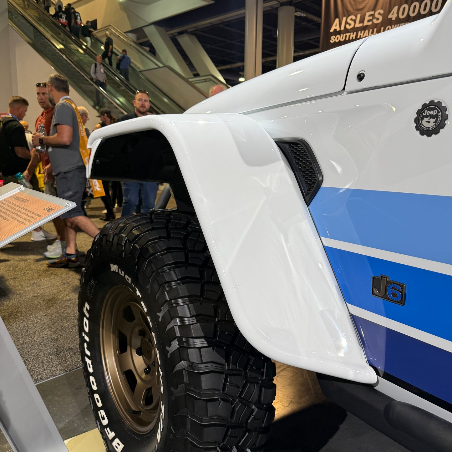 MOPAR 純正 ハイトップスチールフェンダーフレア　（JL）