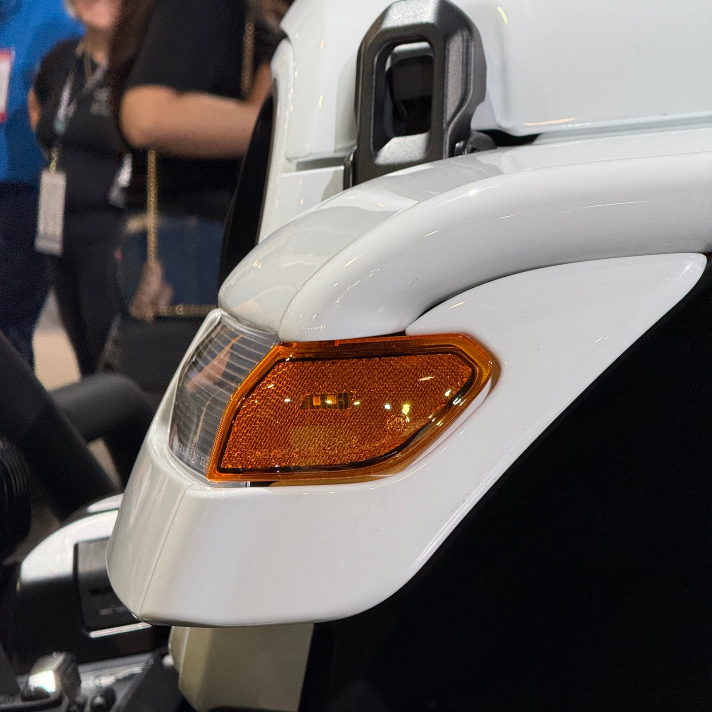 MOPAR 純正 ハイトップスチールフェンダーフレア　（JL）