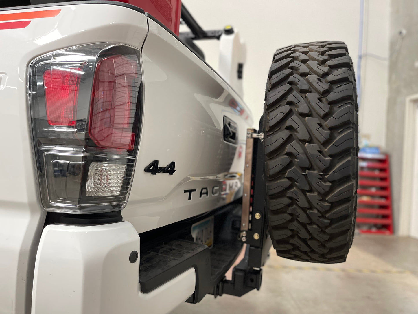 WEST COTT DESIGNS ウエストコットデザイン スペアタイヤ キャリア ラック Universal Modular Spare Tire Carrier Rack