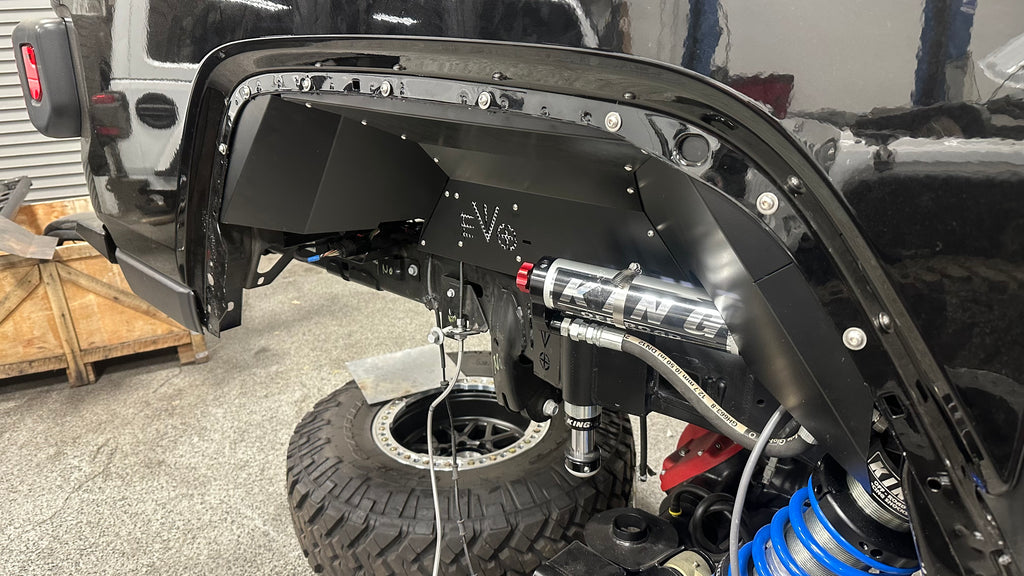 EVO Manufacturing  リアアルミニウムインナーフェンダー (JT)