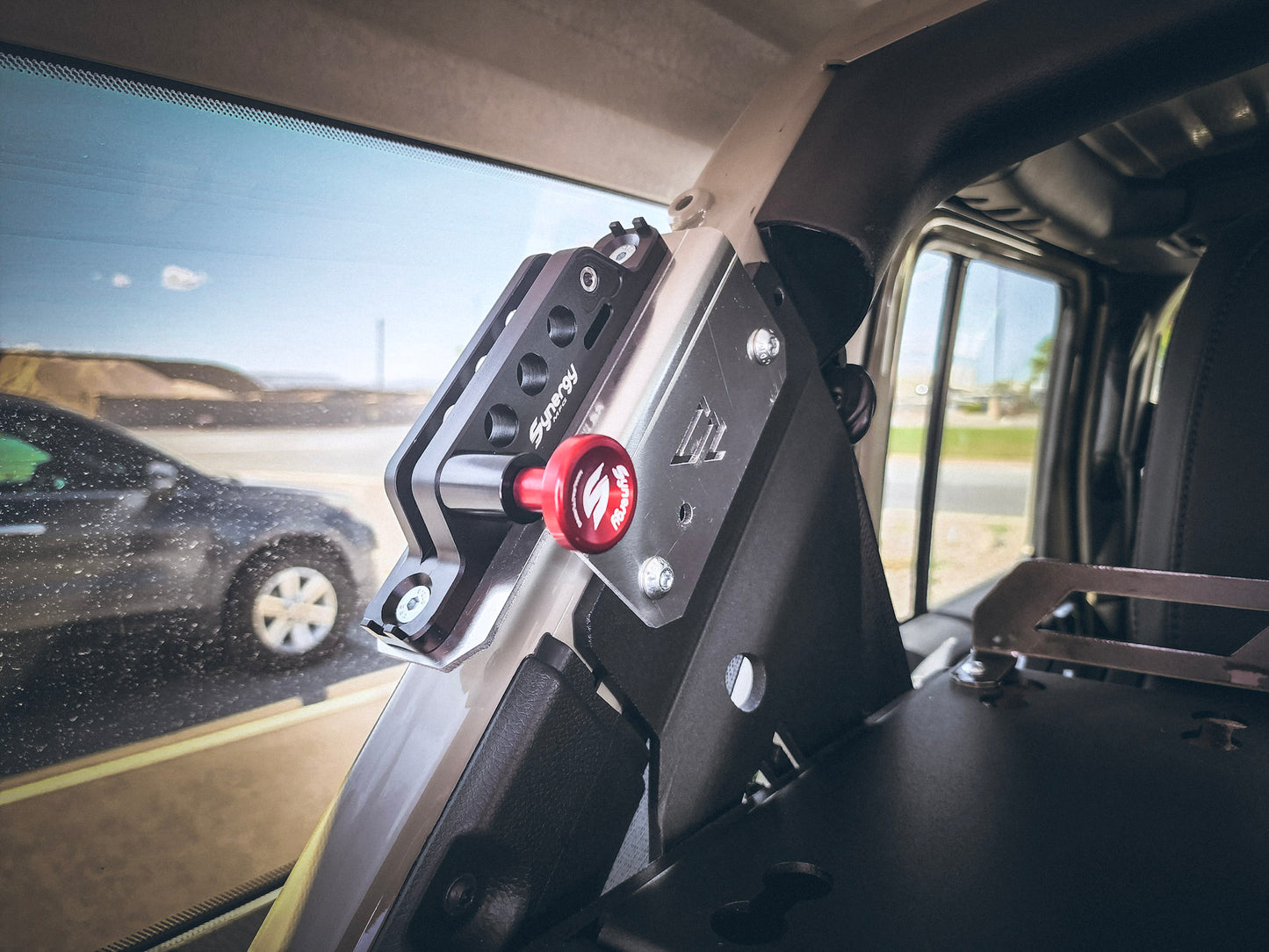 American Adventure Lab C ピラー 車載消火器 取付けブラケット (JLラングラー 4ドア専用)