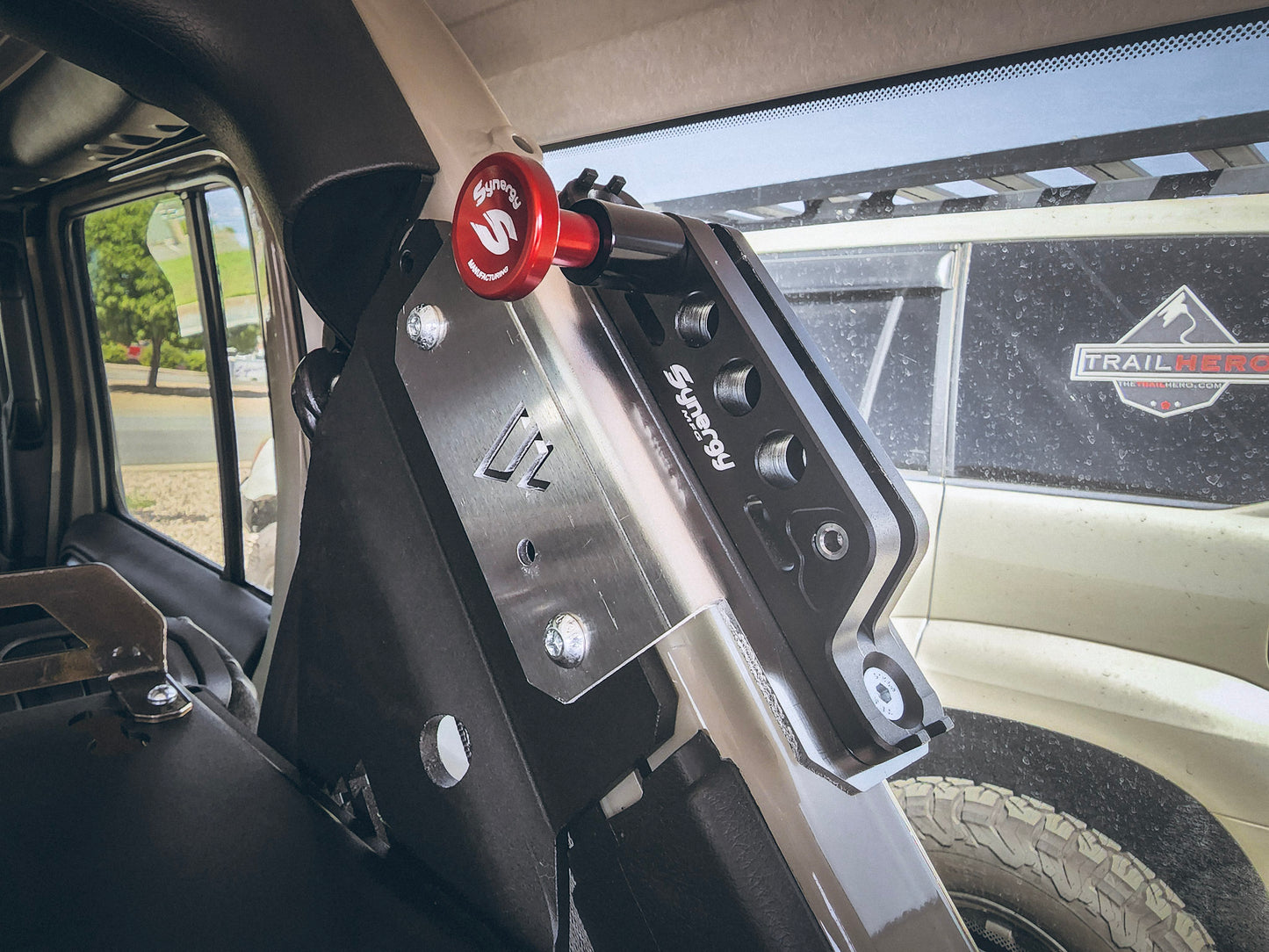 American Adventure Lab C ピラー 車載消火器 取付けブラケット (JLラングラー 4ドア専用)