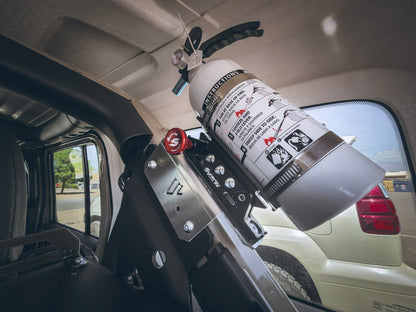 American Adventure Lab C ピラー 車載消火器 取付けブラケット (JLラングラー 4ドア専用)