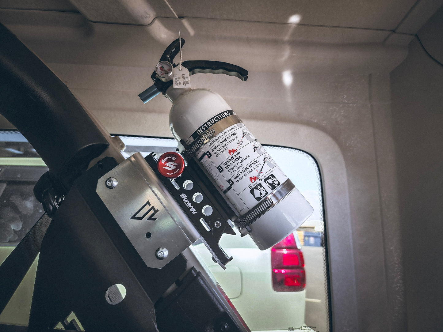 American Adventure Lab C ピラー 車載消火器 取付けブラケット (JLラングラー 4ドア専用)