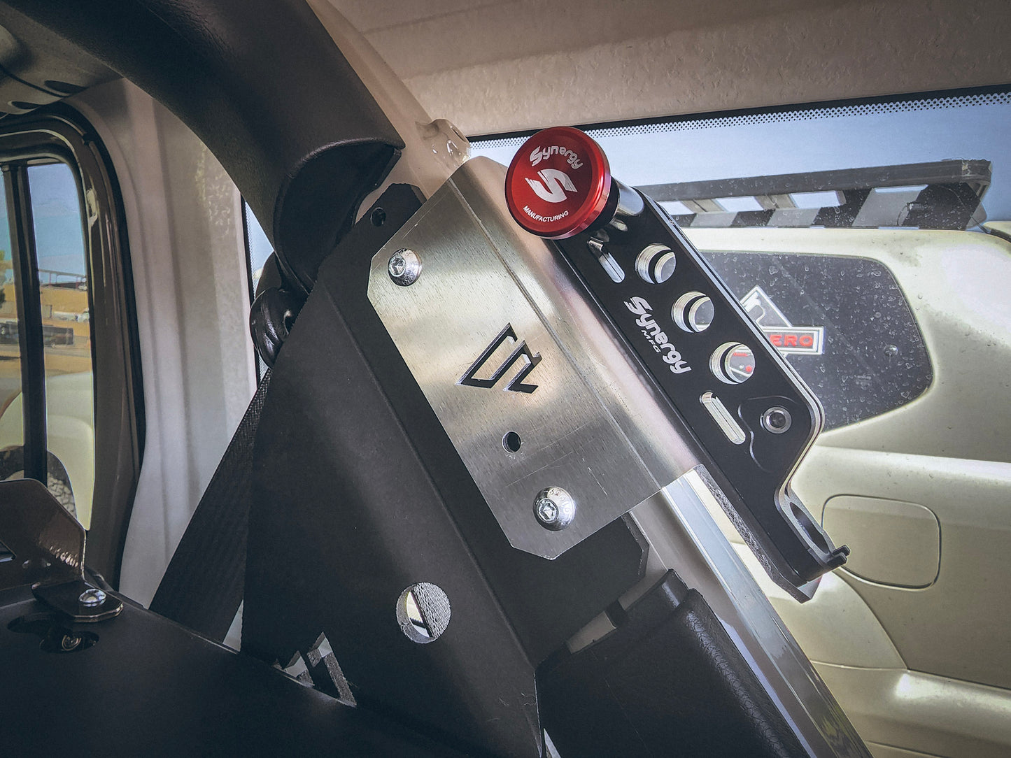 American Adventure Lab C ピラー 車載消火器 取付けブラケット (JLラングラー 4ドア専用)