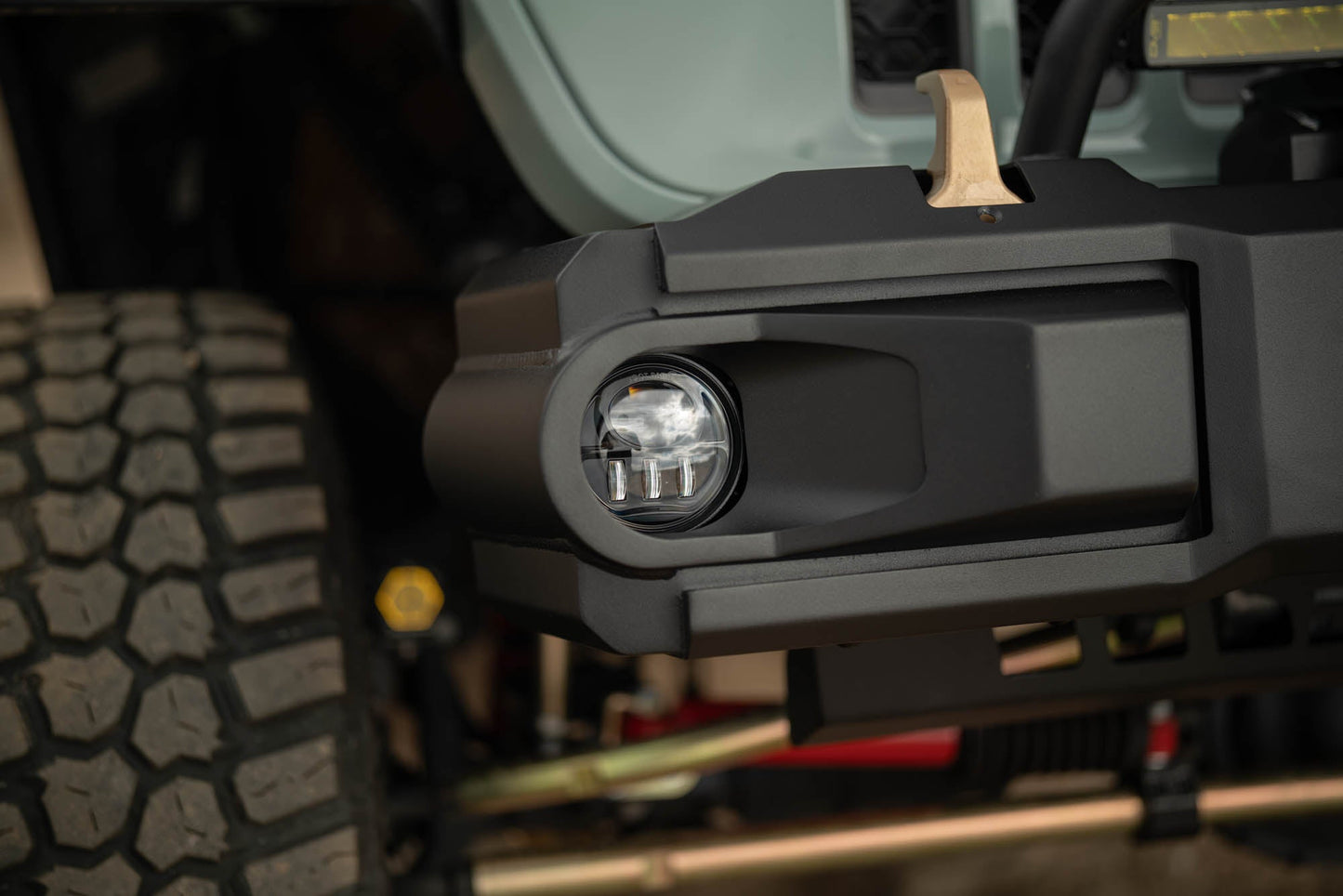 DV8 Offroad OEプラス フロントバンパー (JL/JT)