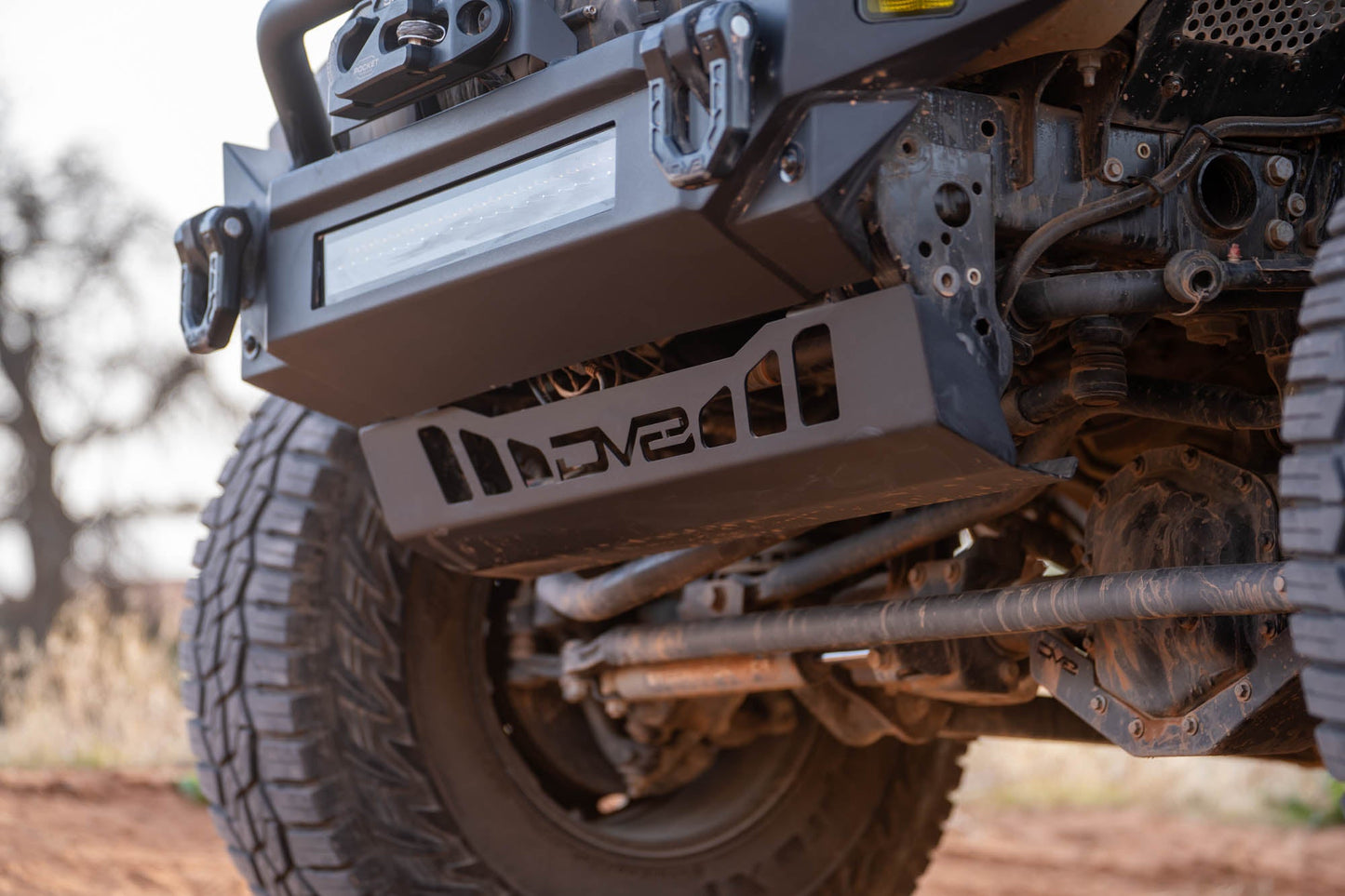 DV8 Offroad スウェイバーディスコネクト スキッドプレート (JL/JT)