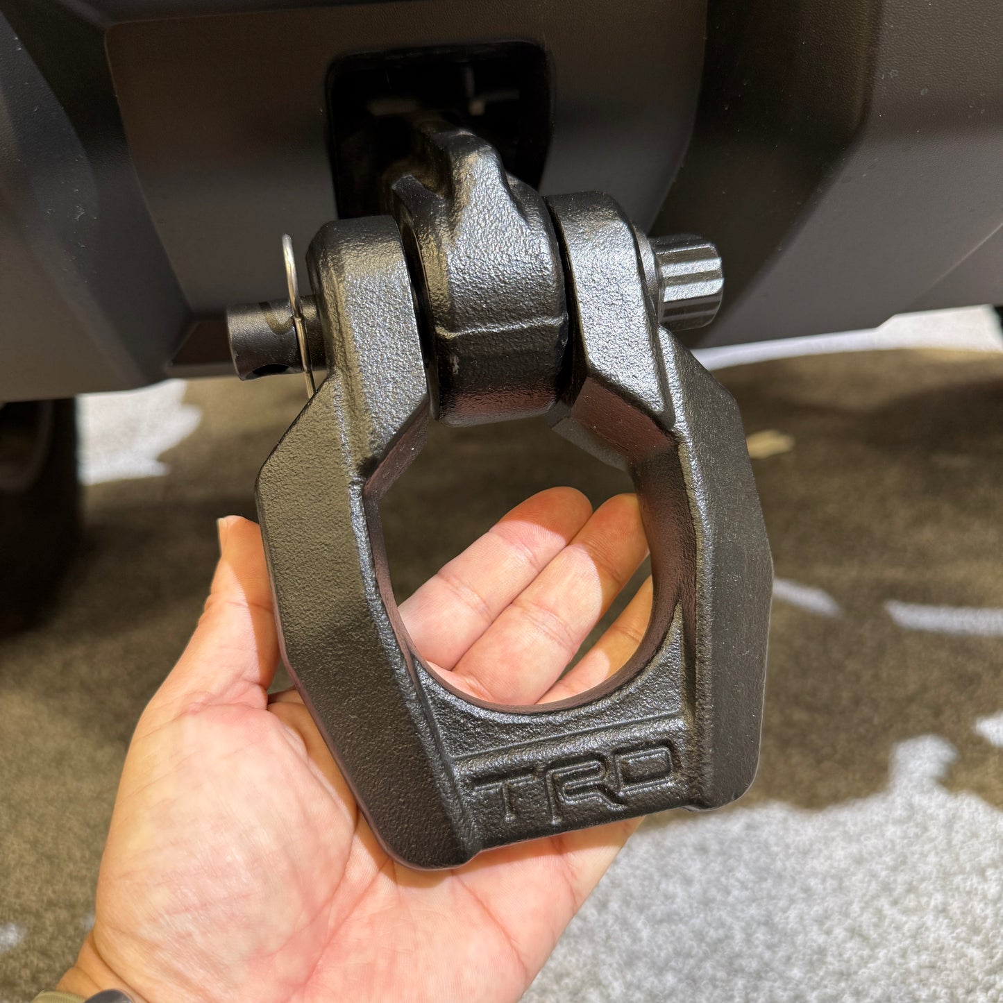 US TOYOTA 純正 フロントトゥフック 牽引フック (3rd タンドラ)