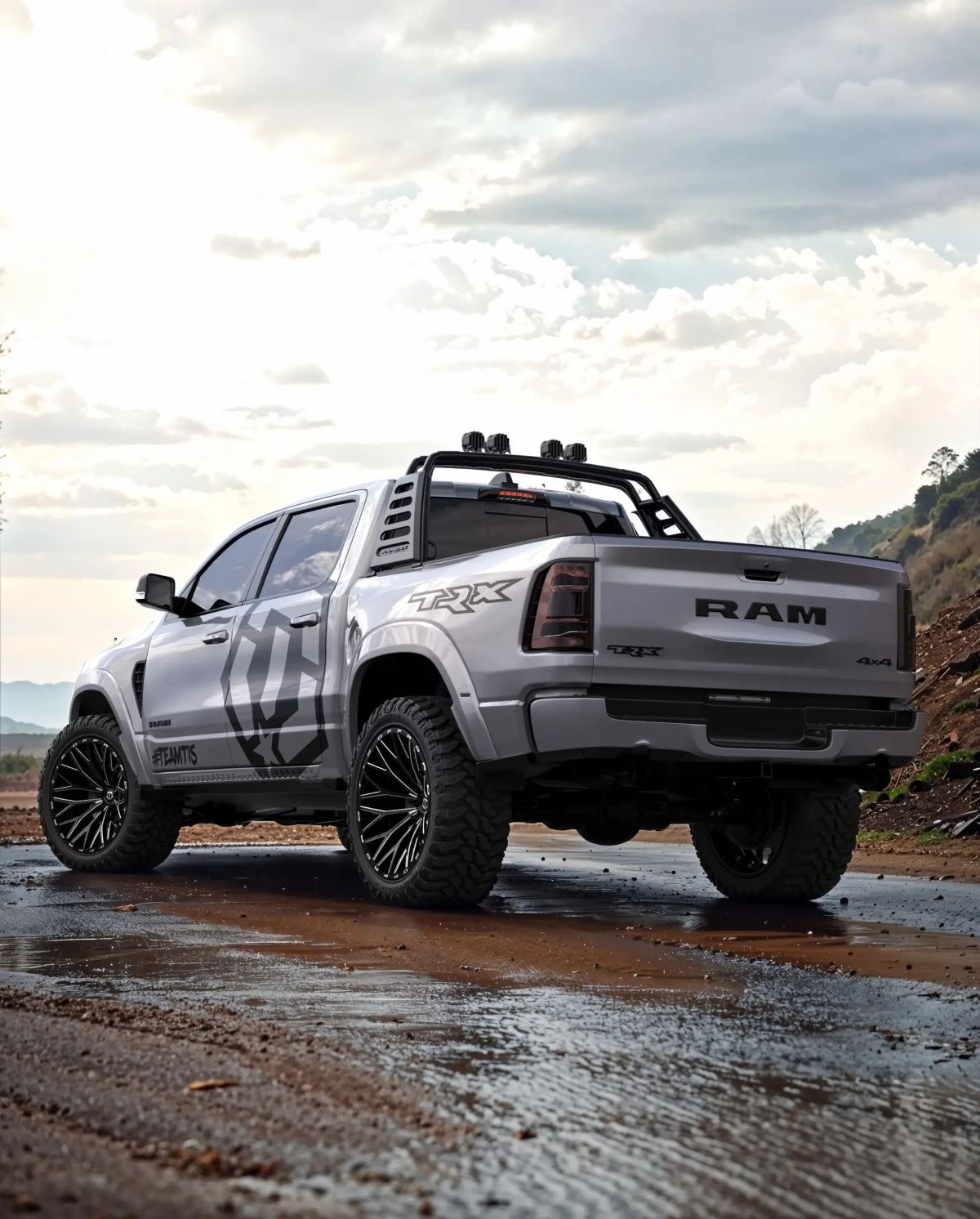 TIS Offroad Wheels TIS オフロード ホイール 566BM | GLOSS BLACK WITH CNC MILLED ACCENTS