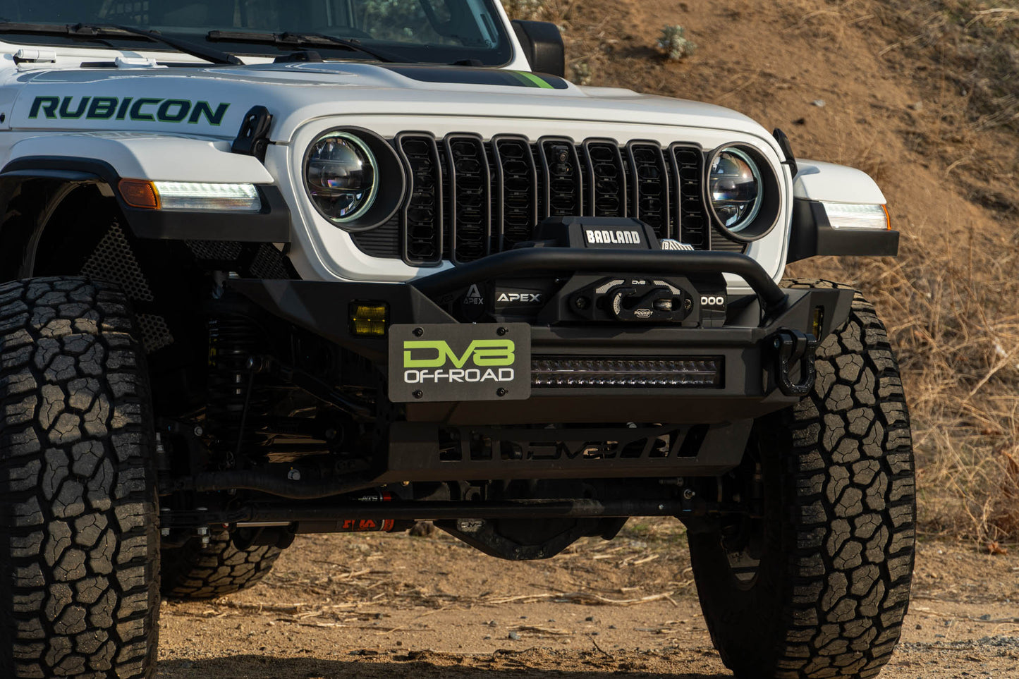 DV8 Offroad ユニバーサル クイックリリース Dリング ナンバープレートマウント