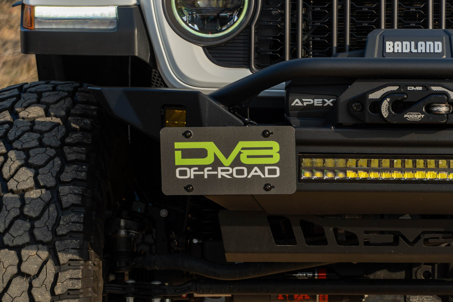 DV8 Offroad ユニバーサル クイックリリース Dリング ナンバープレートマウント