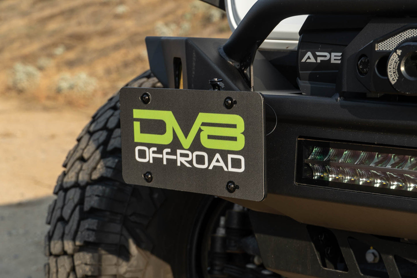 DV8 Offroad ユニバーサル クイックリリース Dリング ナンバープレートマウント