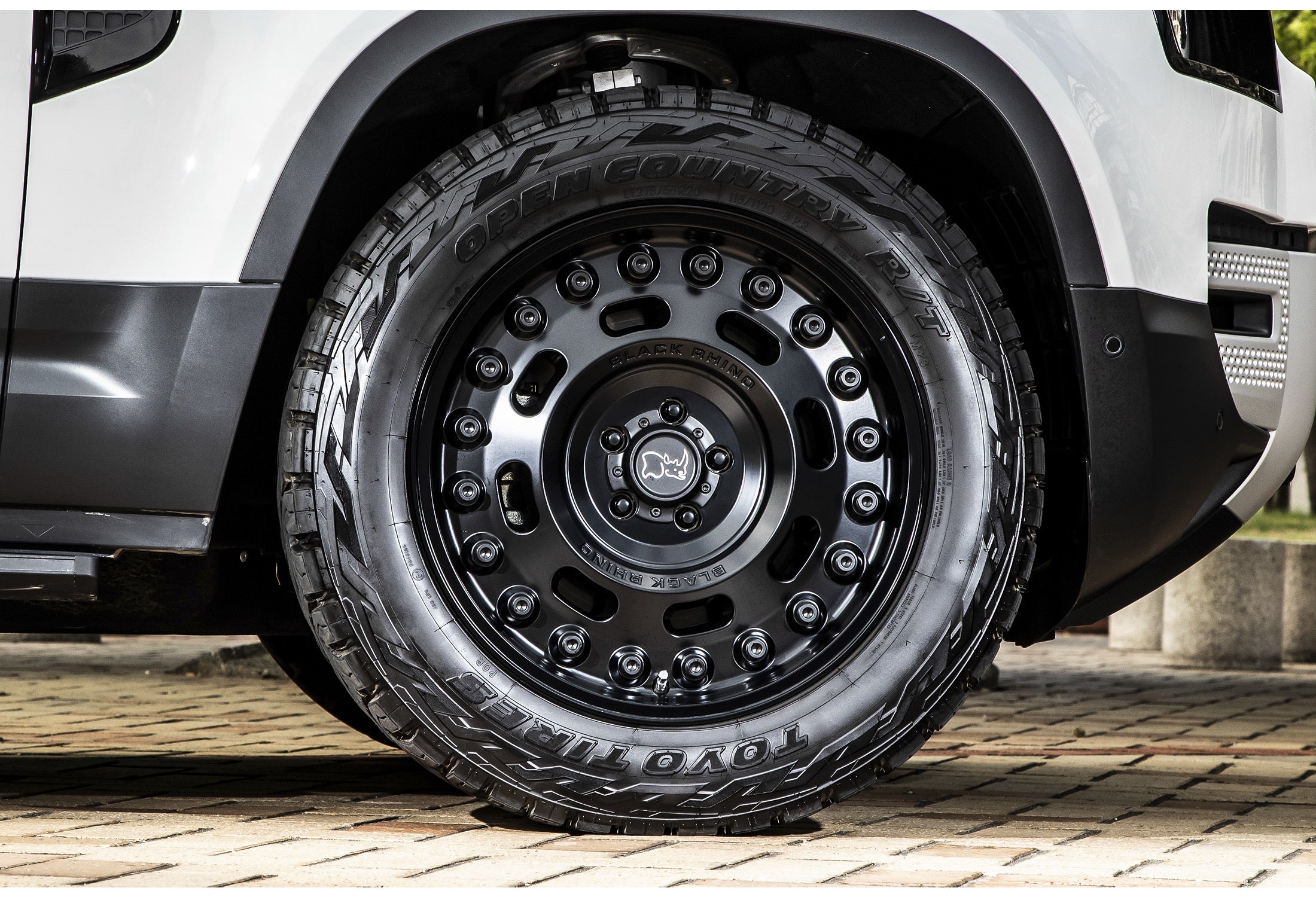 ブラックライノBLACKRHINO エベレスト20×9.0j ハイエース