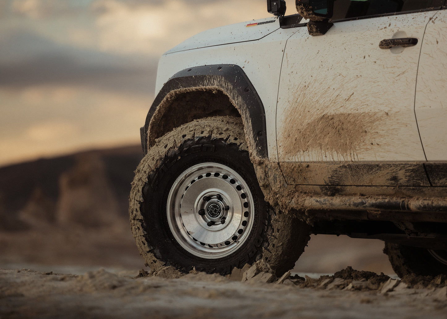 BLACK RHINO ブラックライノ ホイール BR036 BASIN | GLOSS SILVER W/ MACHINED FACE