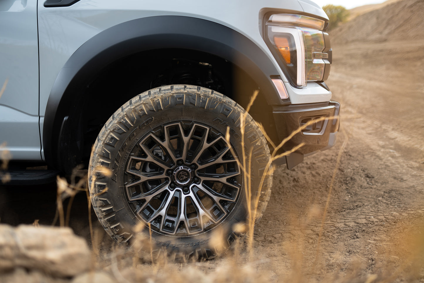 Fuel Off Road フューエルオフロード ホイール FC882 TRAX | GLOSS BLACK MACHINED FACE DARK TINTED CLEAR