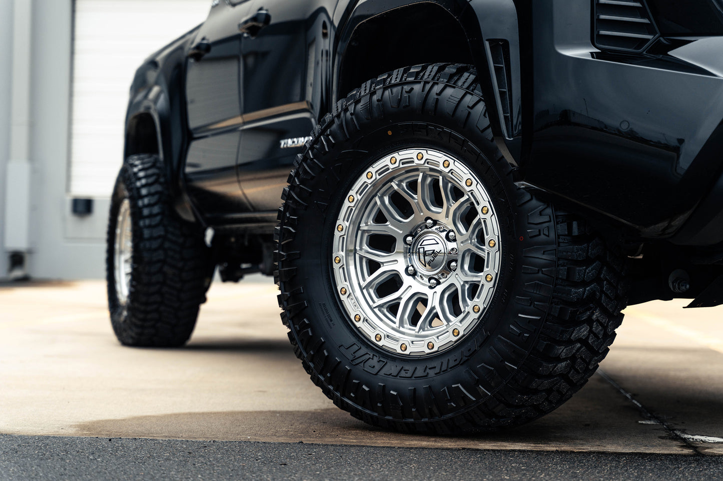 Fuel Off Road フューエルオフロード ホイール FC881 SURGE | GLOSS SILVER W/ MACHINED FACE