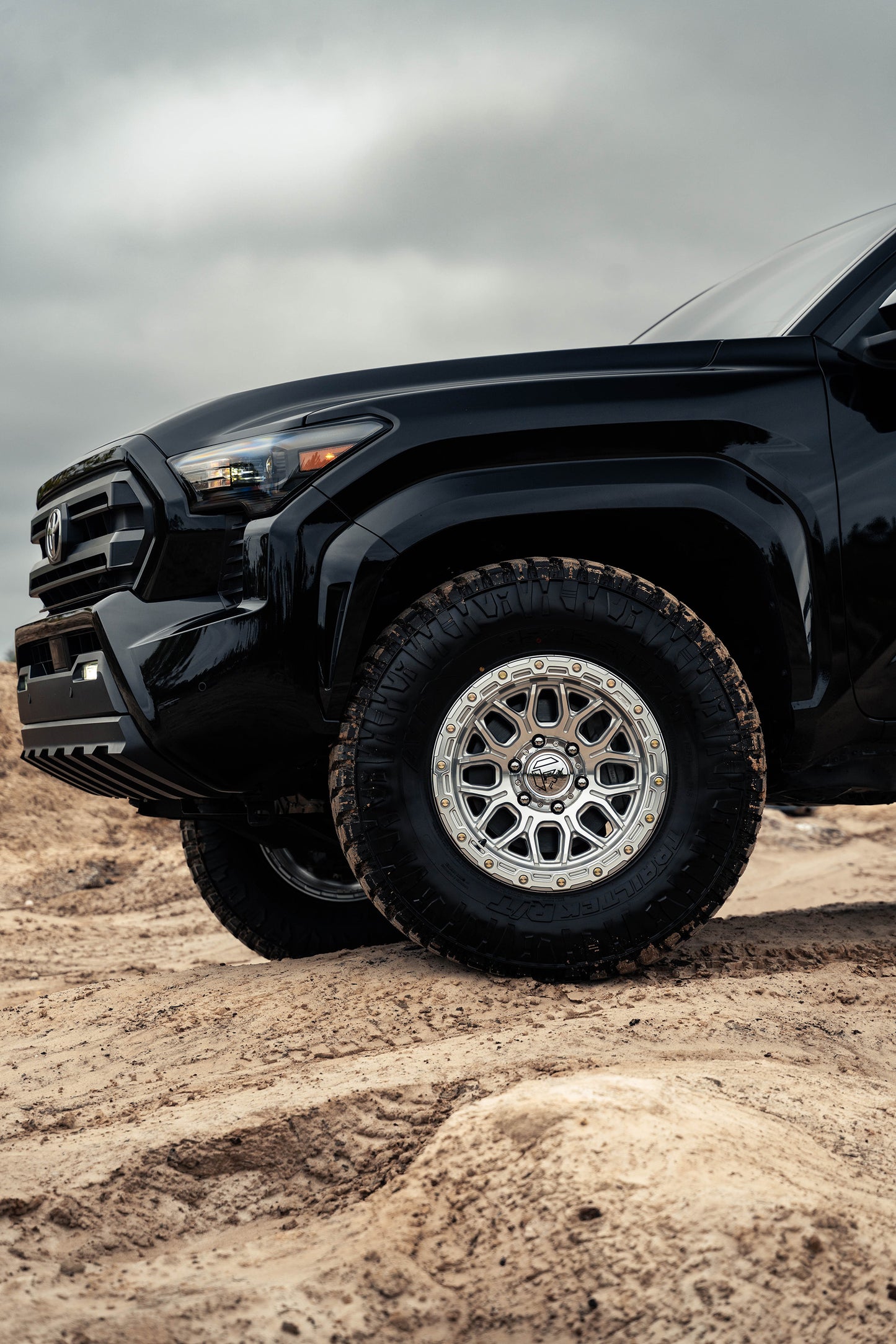 Fuel Off Road フューエルオフロード ホイール FC881 SURGE | GLOSS SILVER W/ MACHINED FACE